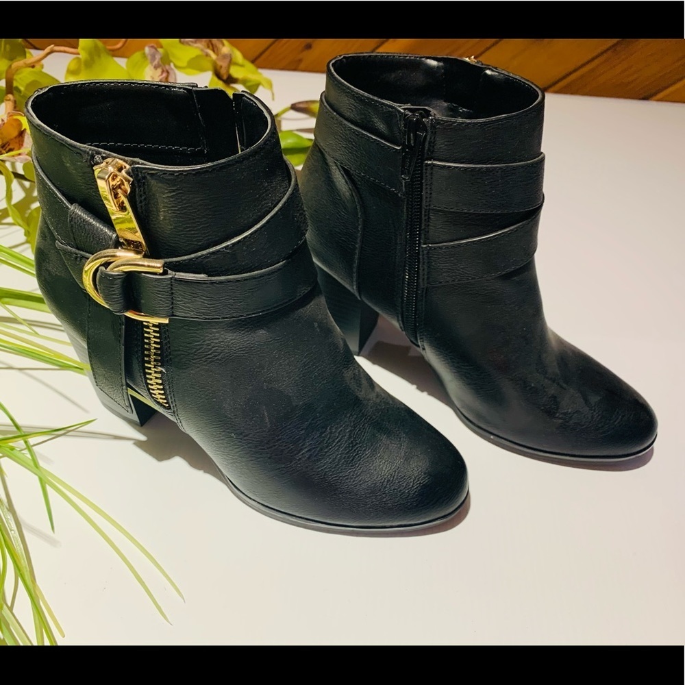 S1- KS2 Black Booties size 7